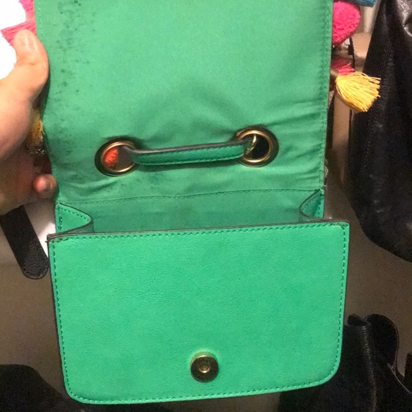 ALDO BRIGHT GREEN (WELIRI) TASSLE PURSE - Picture 3 of 3